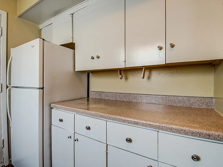Bay Bluff Apartments — Photo 3