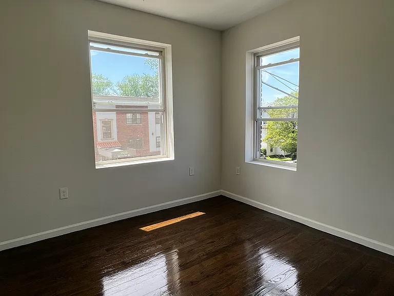 168 N Grove St #203 — Photo 6