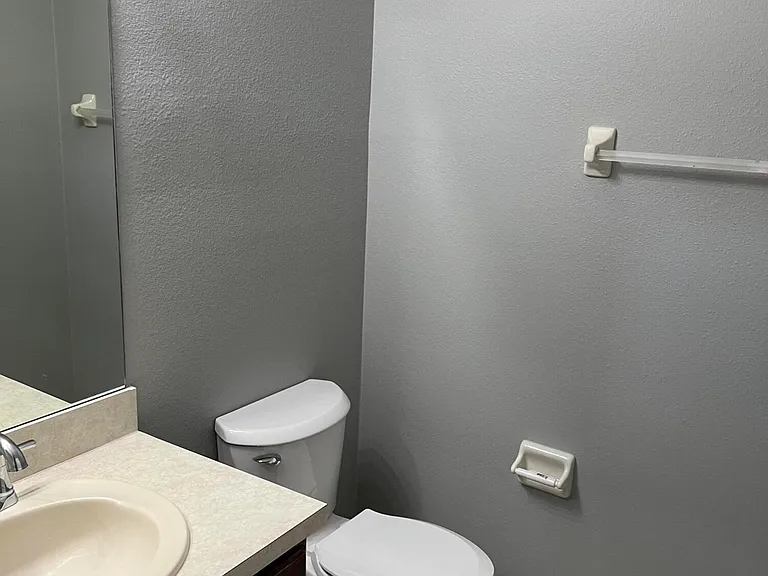 810 Benton Dr — Photo 9