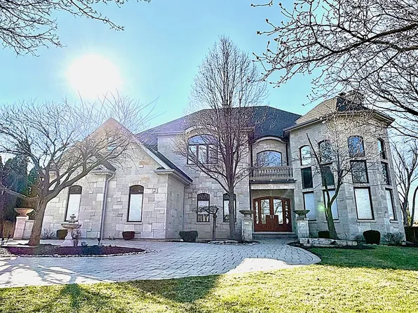 904 S Edgewood Ln, Mount Prospect, IL 60056