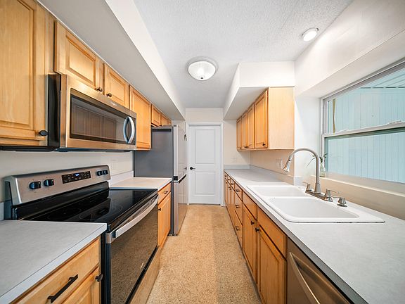 5th image of 620 SE Clifton Lane