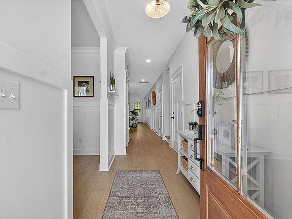 3rd image of 391 Wappoo Trace Ln