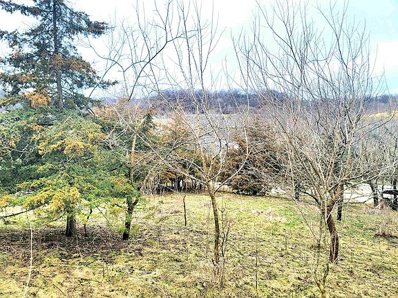 2nd image of 11 Sugarcreek Trl