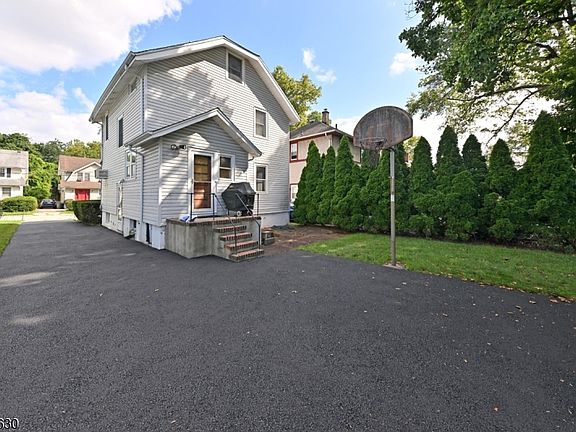 4th image of 856 Ester Ave