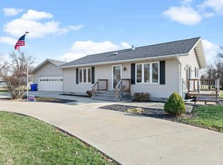 1043 W Mill St, Kewanee, IL 61443