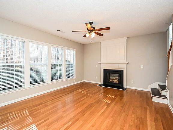 5th image of 521 Wallnut Hall Cv