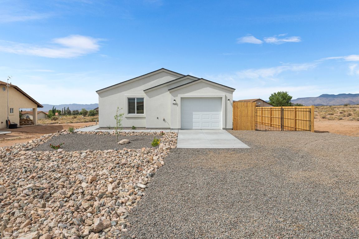 7521 Sugarloaf-1