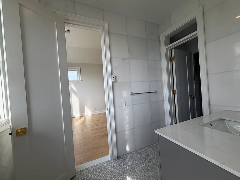Sherwood Ave — Photo 16