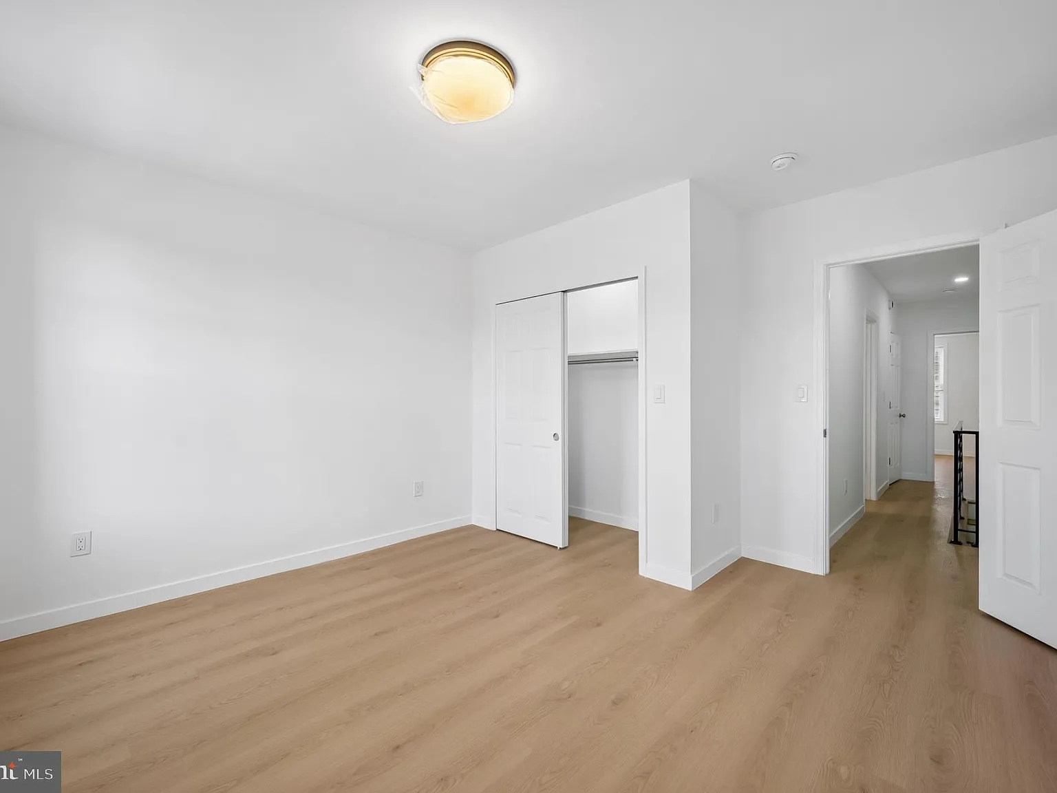 4 bed, 1.0 bath, 1290 sqft, $1,048 — Photo 4