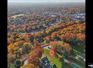 232 Crest Rd, Ridgewood, NJ 07450