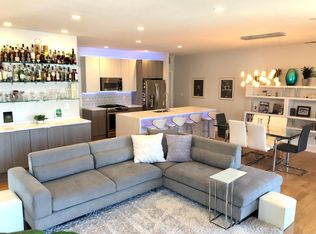 838 N Racine Ave APT 401, Chicago, IL 60642