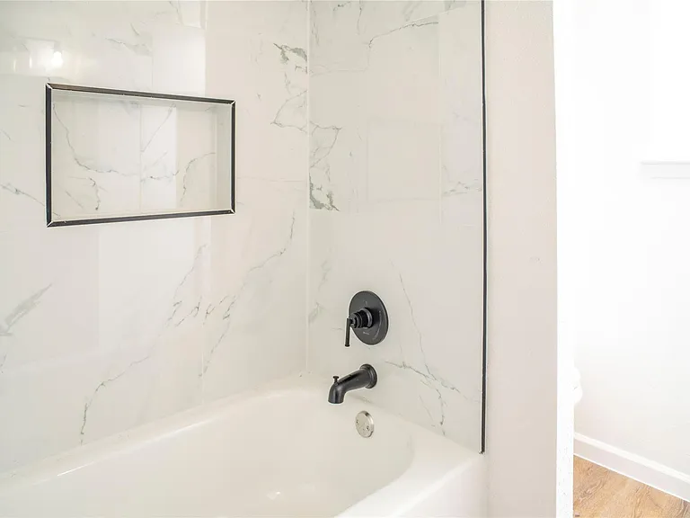 9214 Woodland Oaks Dr — Photo 27