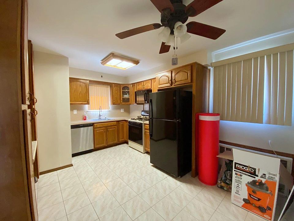 1st image of 79 Cayuga Ave Floor 1
