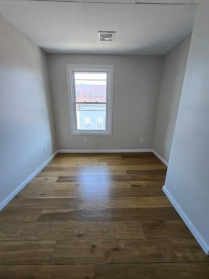 3 bed, 1000 sqft, $1,994 — Photo 4