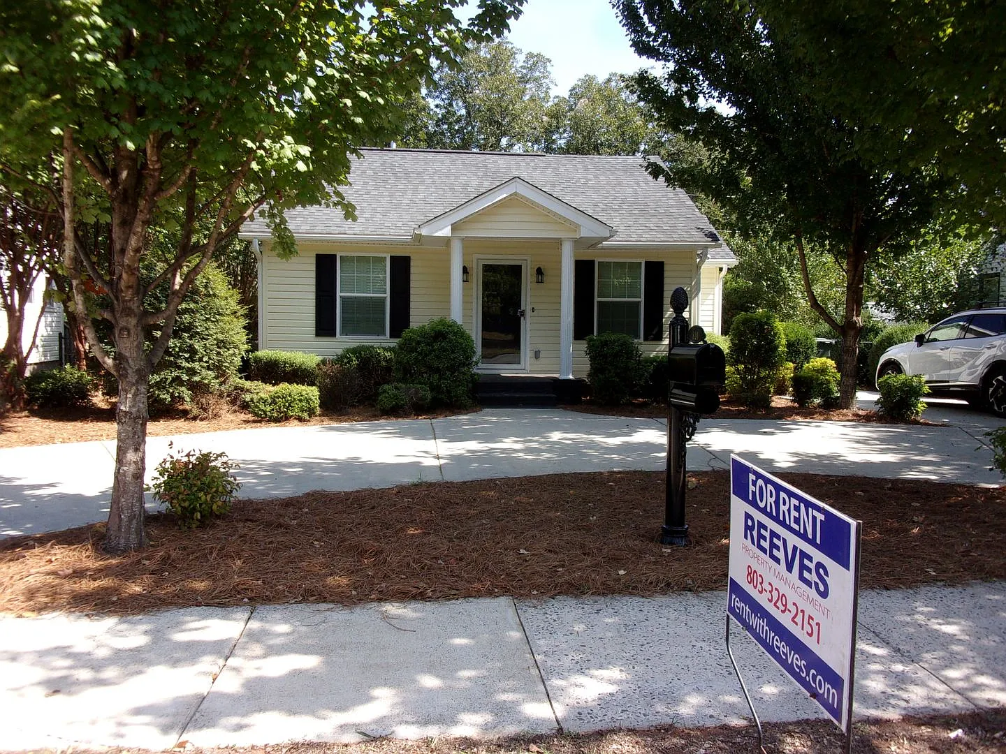 Beautifully Landscaped 2 Bedroom 1 Bath Home in College Park — Photo 2