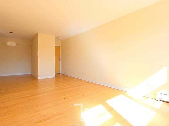 4th image of 625 W Wrightwood Ave APT 0322