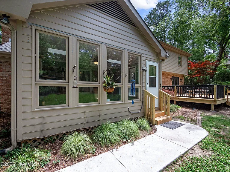 939 Eton Dr — Photo 8