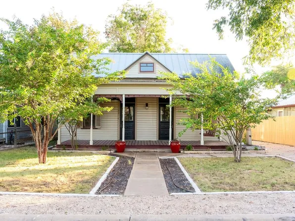 514 W Austin St, Fredericksburg, TX 78624
