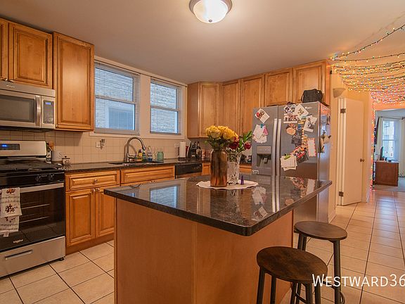 2nd image of 2717 N Marshfield Ave #1