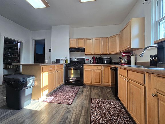 3rd image of 82 Moull St