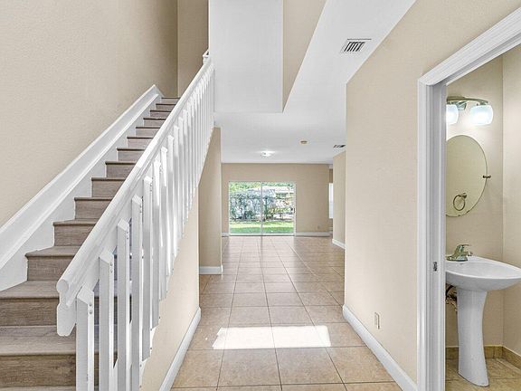 2nd image of 809 Talia Cir #809