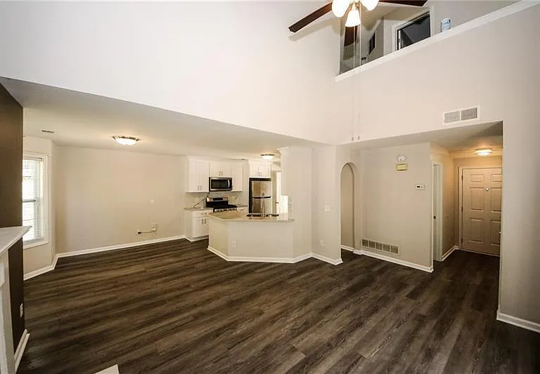 121 Stoneforest Dr — Photo 8