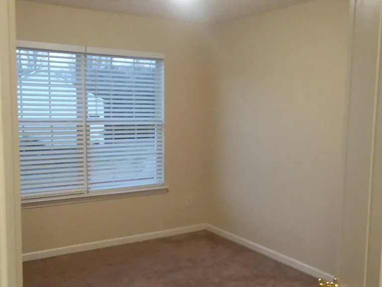 761 Georgetown Ln — Photo 12