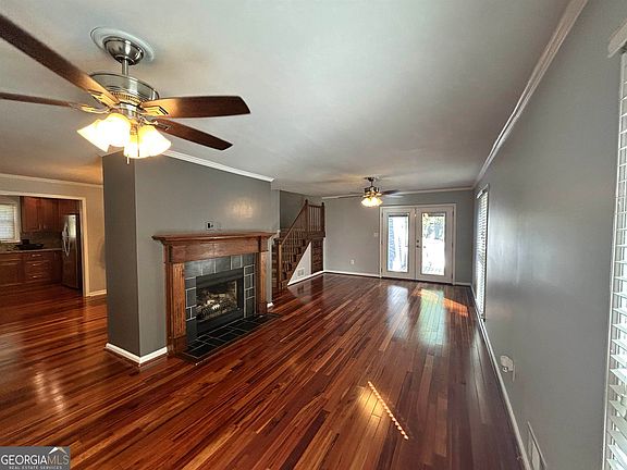 3rd image of 544 Windsor Ct