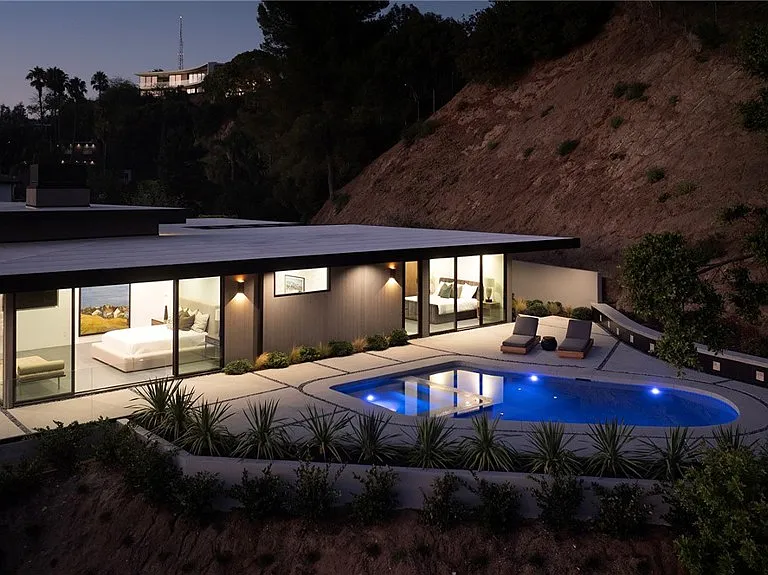 9015 Alto Cedro Dr — Photo 41