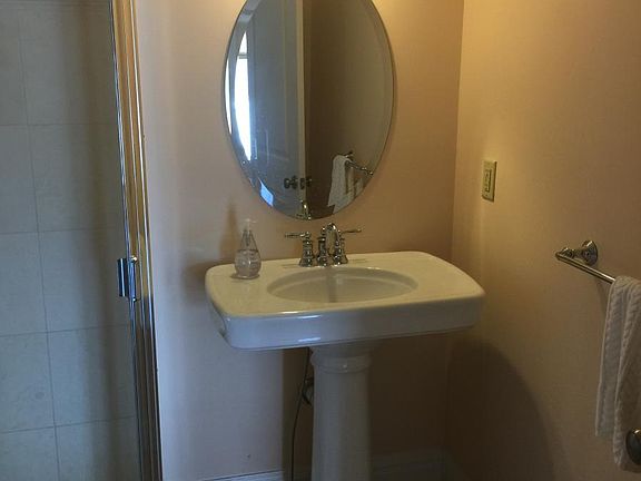 One of 2 bathrooms