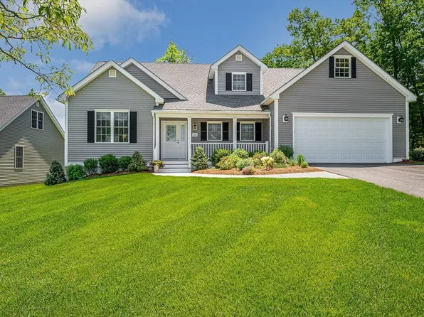 35 Hummingbird Ln #17, Groton, MA 01450