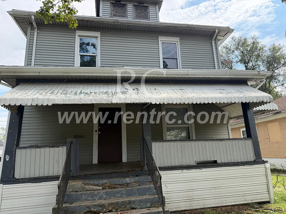 9 Cronkhite Ave