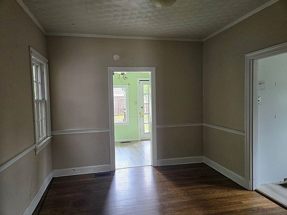 5th image of 736 Holly St
