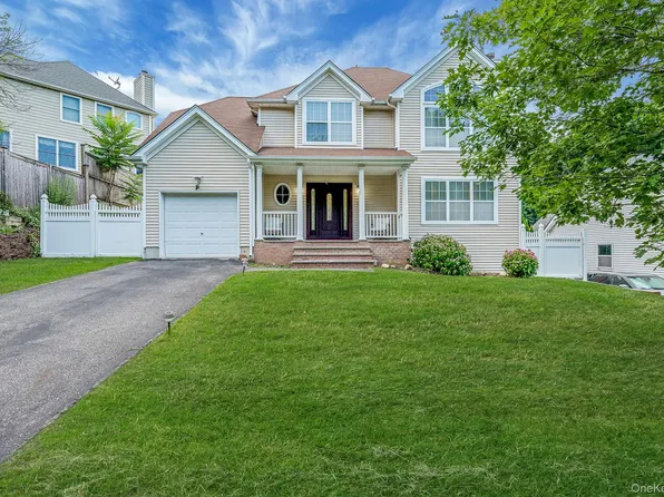 11 Gladysz Way, Port Jefferson, NY 11777