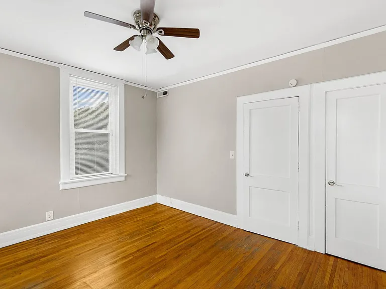 Charleston Court — Photo 39
