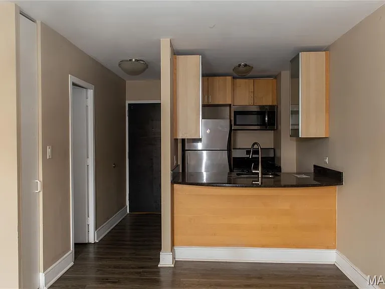 210 N 17th St #808 — Photo 9
