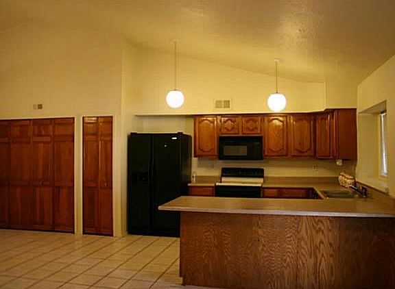 4th image of 9417 Grant Dr