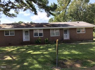 134 Heath St, Clinton, NC 28328