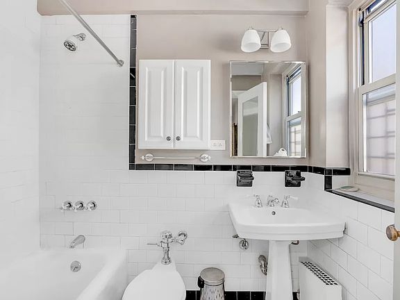 5th image of 400 E 52nd St APT 11D