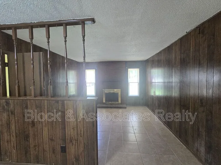 2612 Ernest St — Photo 5