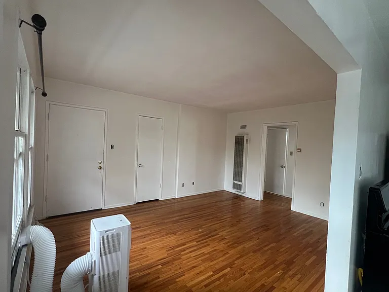 873 N Hoover St #1/2 — Photo 3