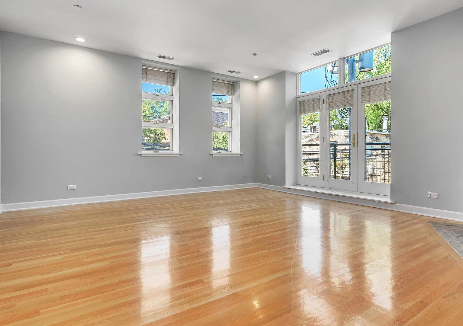 2 bed, 1200 sqft, $4,000 — Photo 2