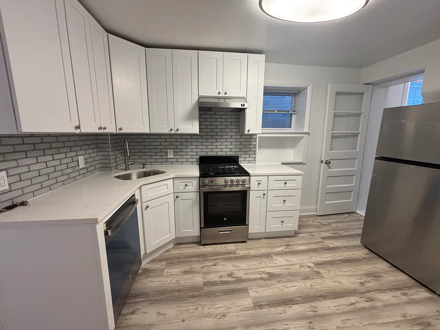 3 bed, 1200 sqft, $4,500 — Photo 3