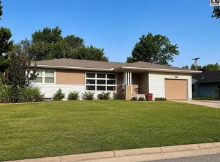 585 Belmont Rd, Pratt, KS 67124