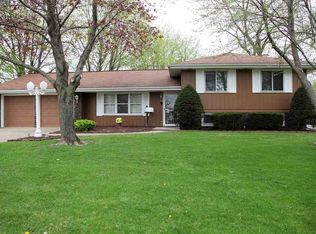 307 N Longbow Dr, Peoria, IL 61604