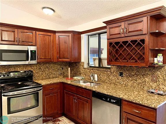 4th image of 9644 NW 49th St