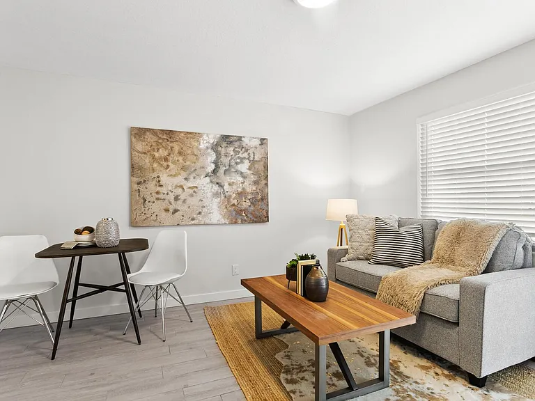 4904 W Lancaster St #8 — Photo 4