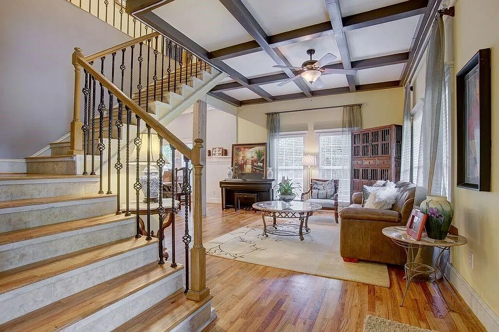 4 bed, 3.5 bath, 3300 sqft, $6,495 — Photo 2