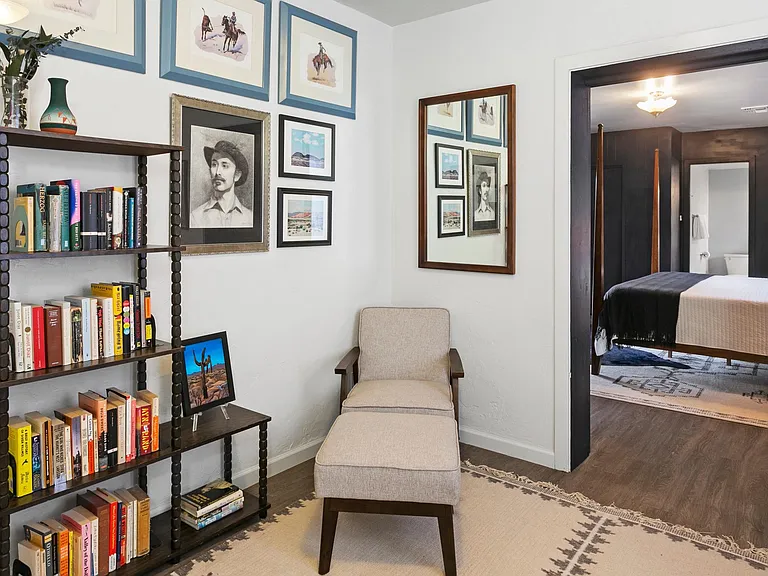 Bonus office space off the master bedroom