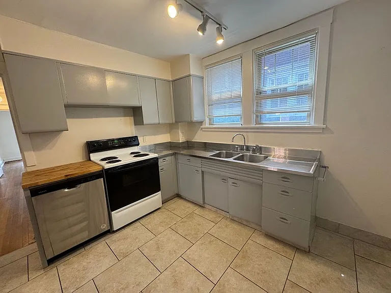1331 Shady Ave — Photo 24